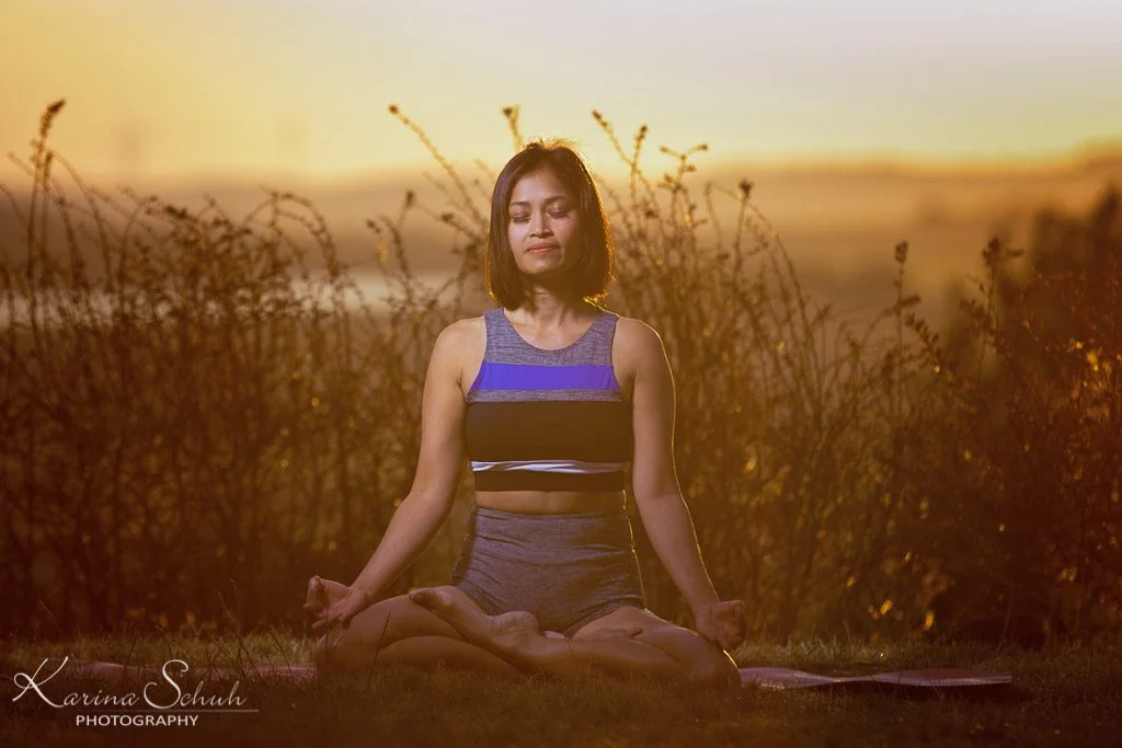 Adhe begleitet die Yogapraxis